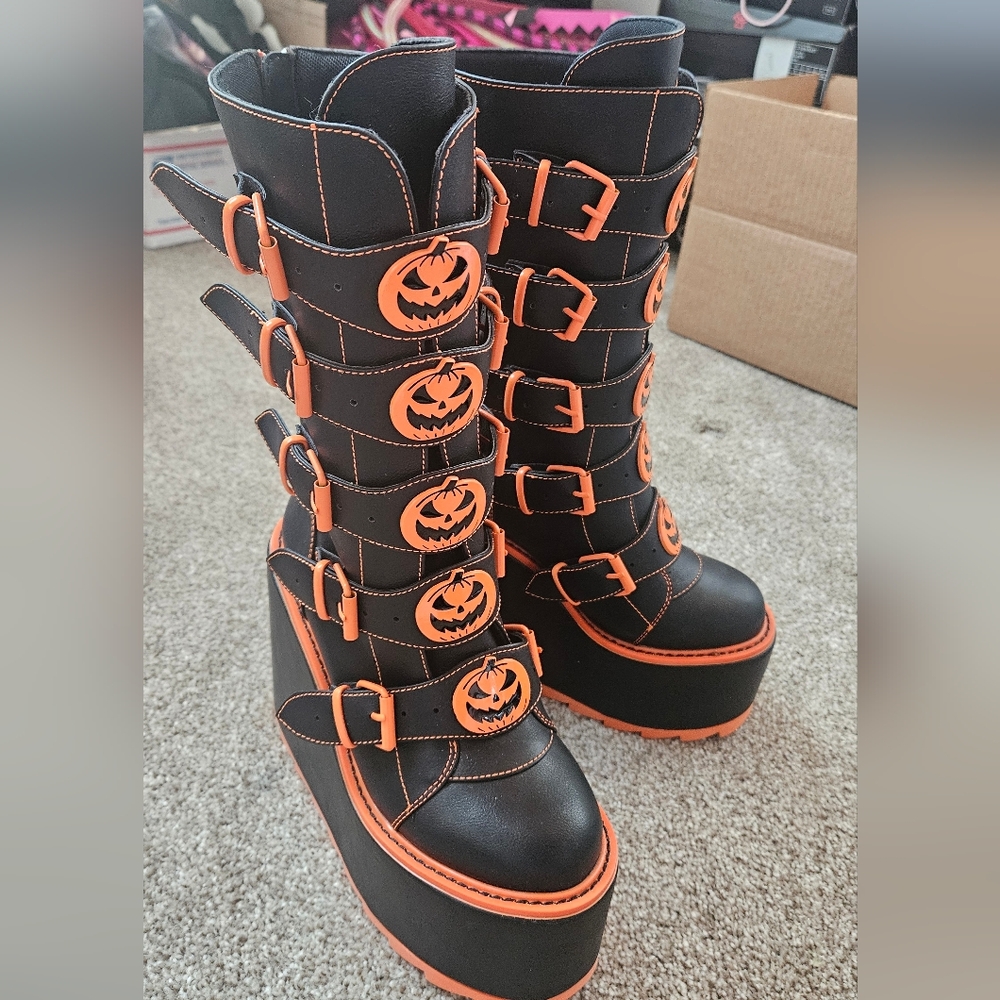 YRU Dune Jack-O-Lantern Black and Orange Halloween Platform Boots
